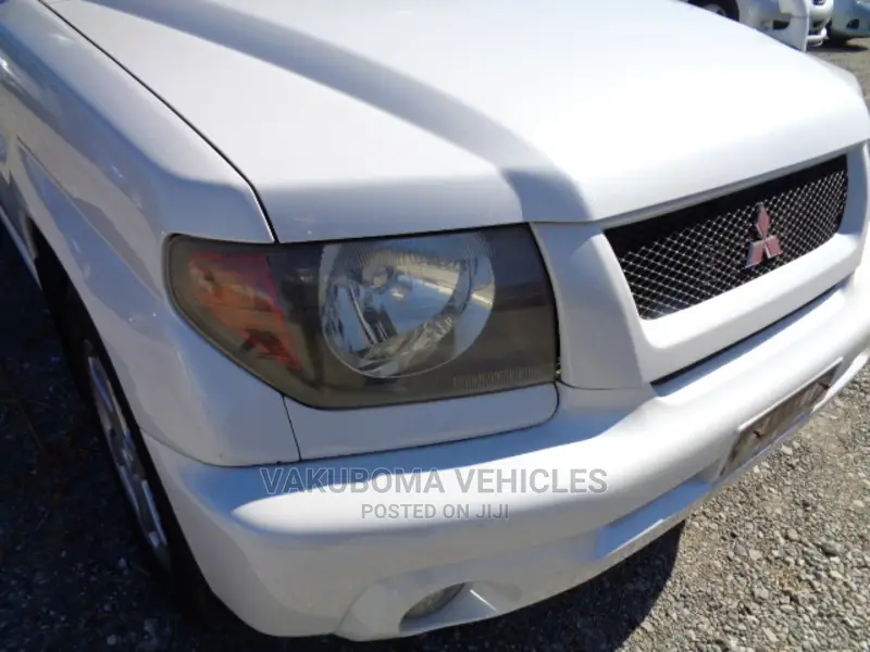 Mitsubishi Pajero IO 2002 Pearl