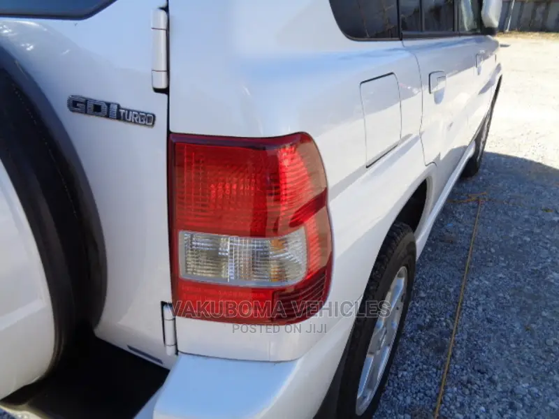 Mitsubishi Pajero IO 2002 Pearl