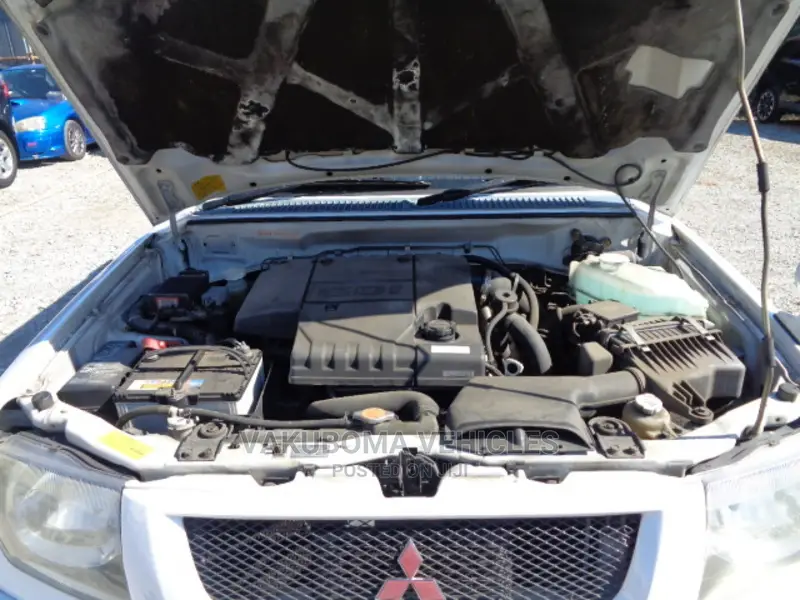 Mitsubishi Pajero IO 2002 Pearl