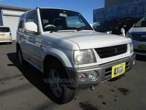 Mitsubishi Pajero 2000 White