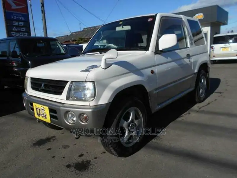 Mitsubishi Pajero 2000 White