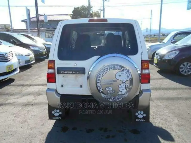 Mitsubishi Pajero 2000 White
