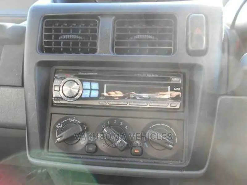 Mitsubishi Pajero 2000 White