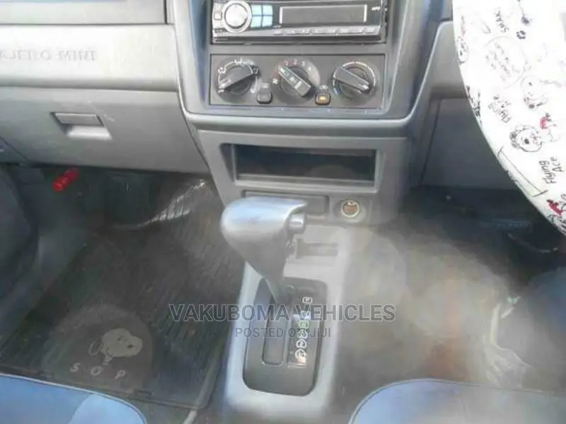 Mitsubishi Pajero 2000 White