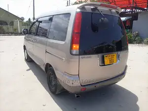 Toyota Noah 2001 Gray