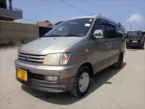 Toyota Noah 2001 Gray