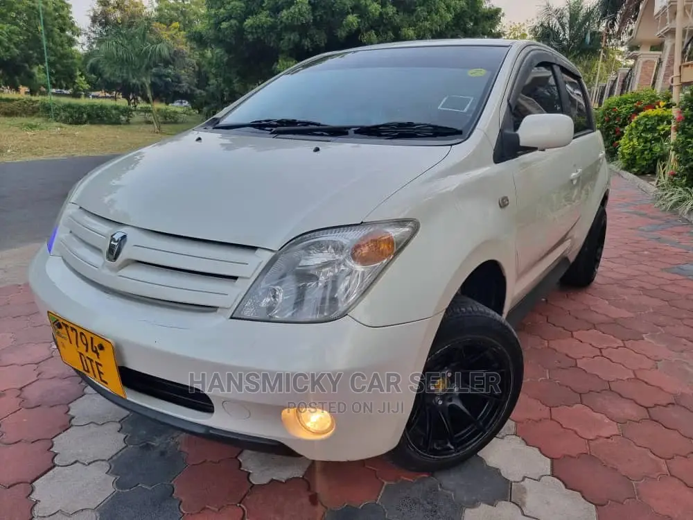 Toyota IST 2003 White