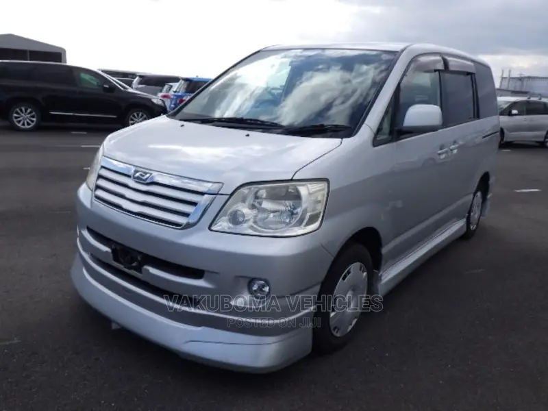 Toyota Noah 2002 Silver