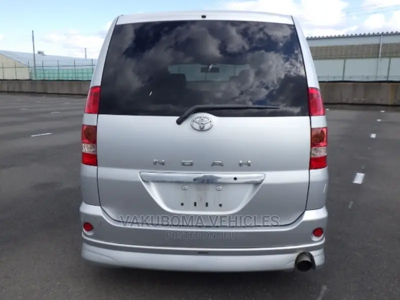 Toyota Noah 2002 Silver