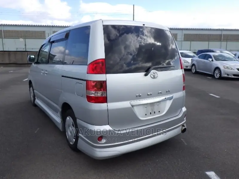 Toyota Noah 2002 Silver