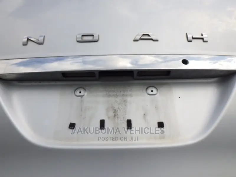 Toyota Noah 2002 Silver
