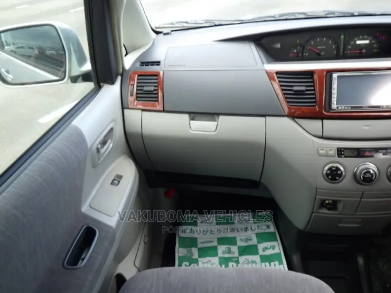 Toyota Noah 2002 Silver