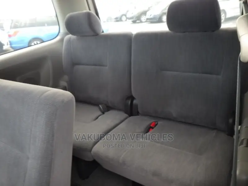 Toyota Noah 2002 Silver