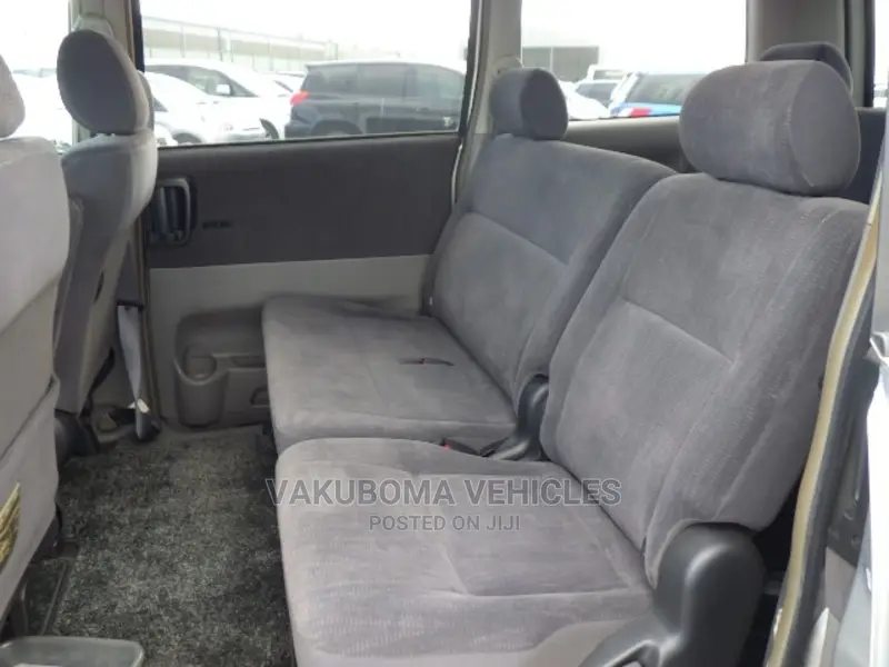 Toyota Noah 2002 Silver