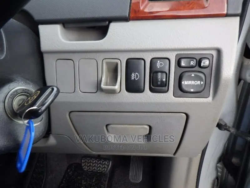 Toyota Noah 2002 Silver