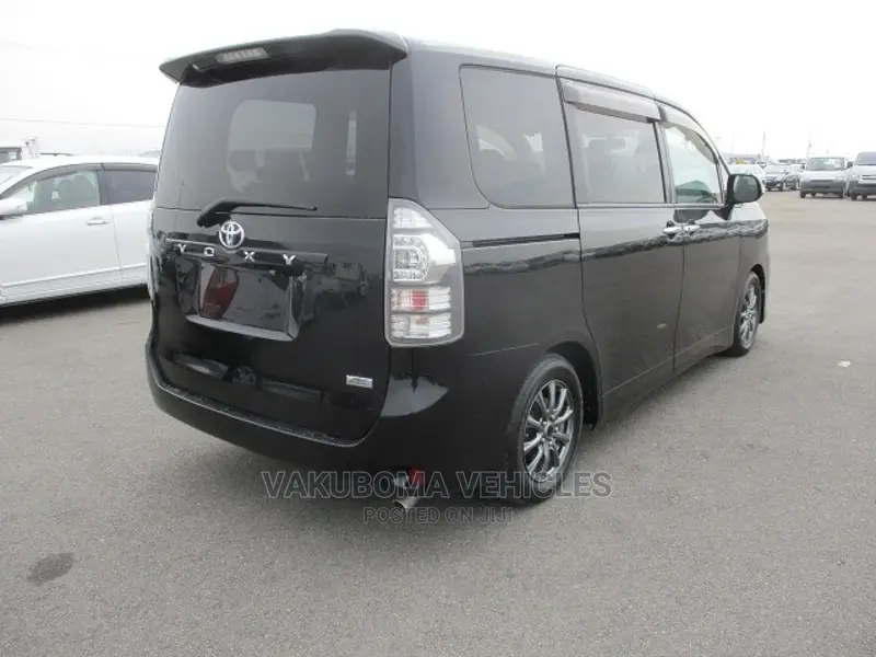 Toyota Voxy 2010 Black