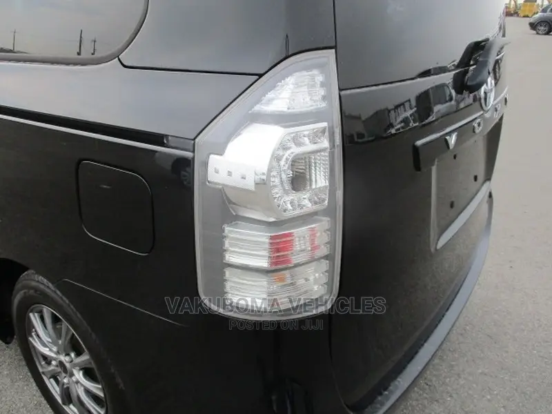 Toyota Voxy 2010 Black