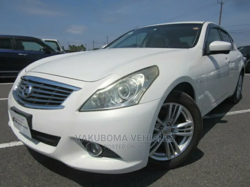 Nissan Skyline 2011 White
