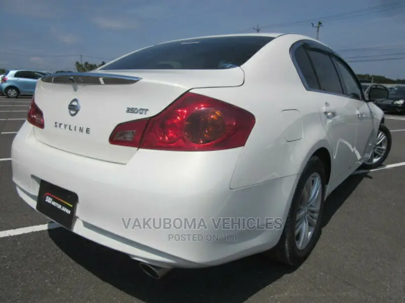 Nissan Skyline 2011 White