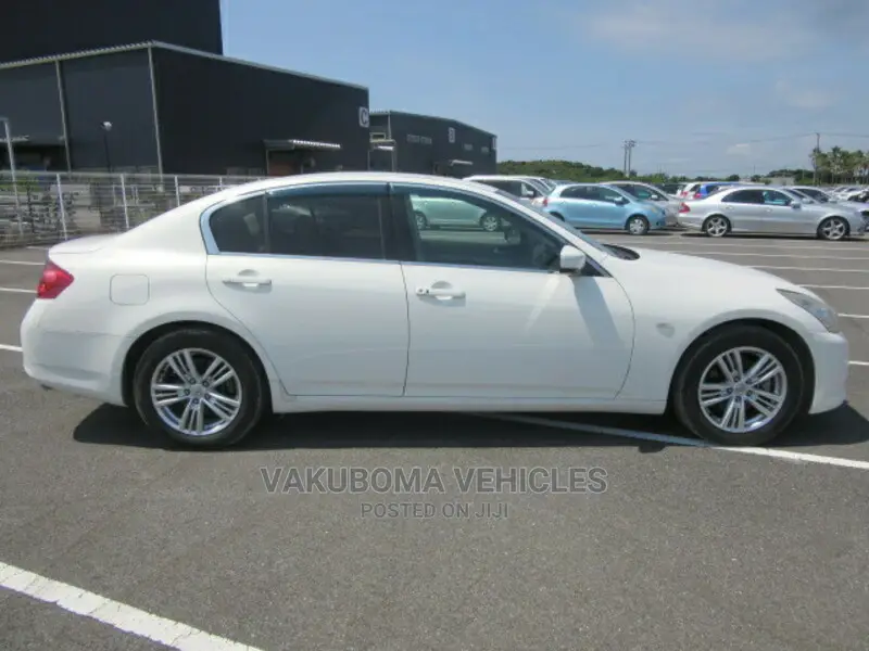 Nissan Skyline 2011 White