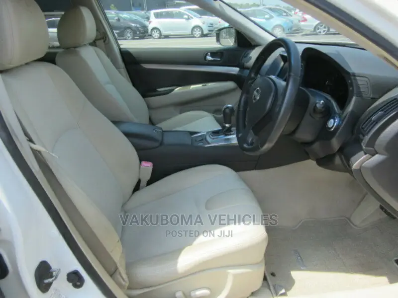 Nissan Skyline 2011 White