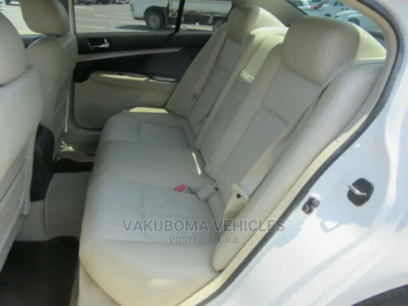 Nissan Skyline 2011 White