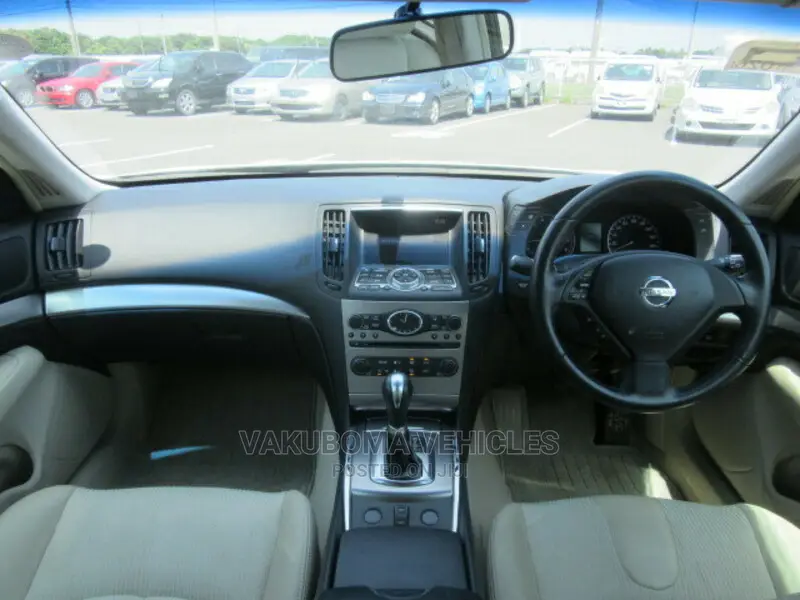 Nissan Skyline 2011 White