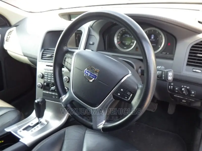 Volvo XC60 2010 Pearl