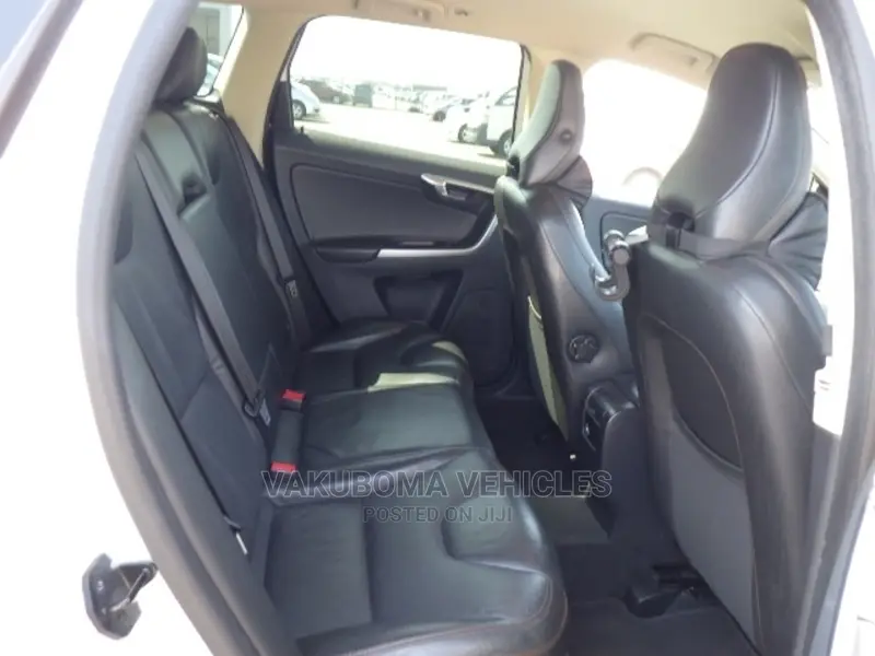 Volvo XC60 2010 Pearl