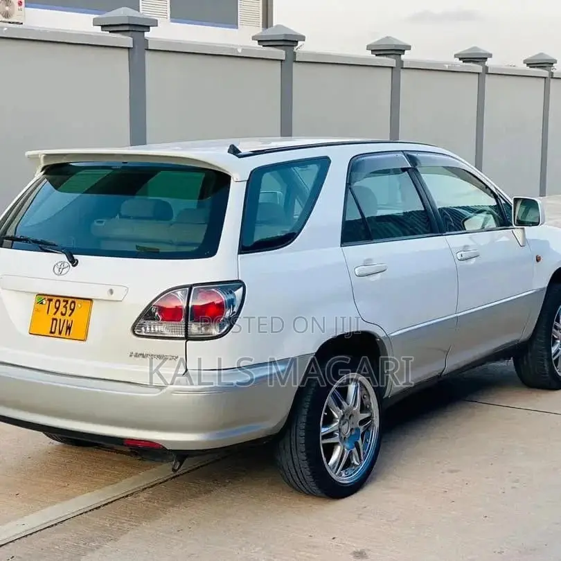 Toyota Harrier 2005 White