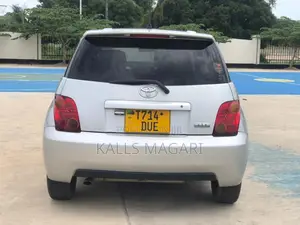 Toyota IST 2003