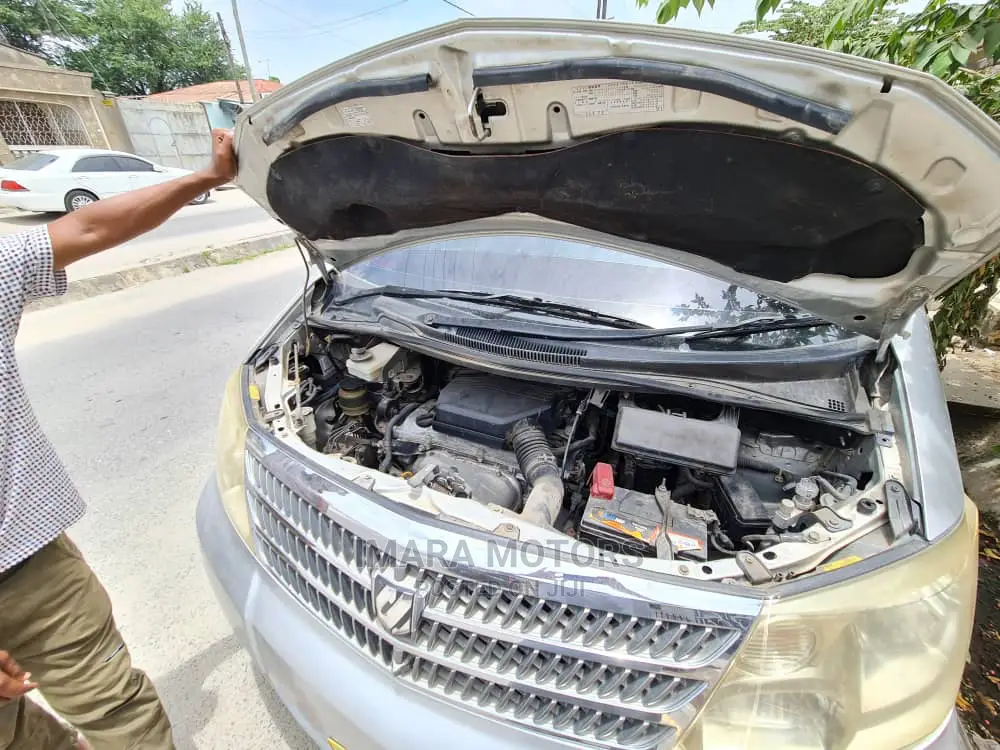 Toyota Alphard 2005 Silver