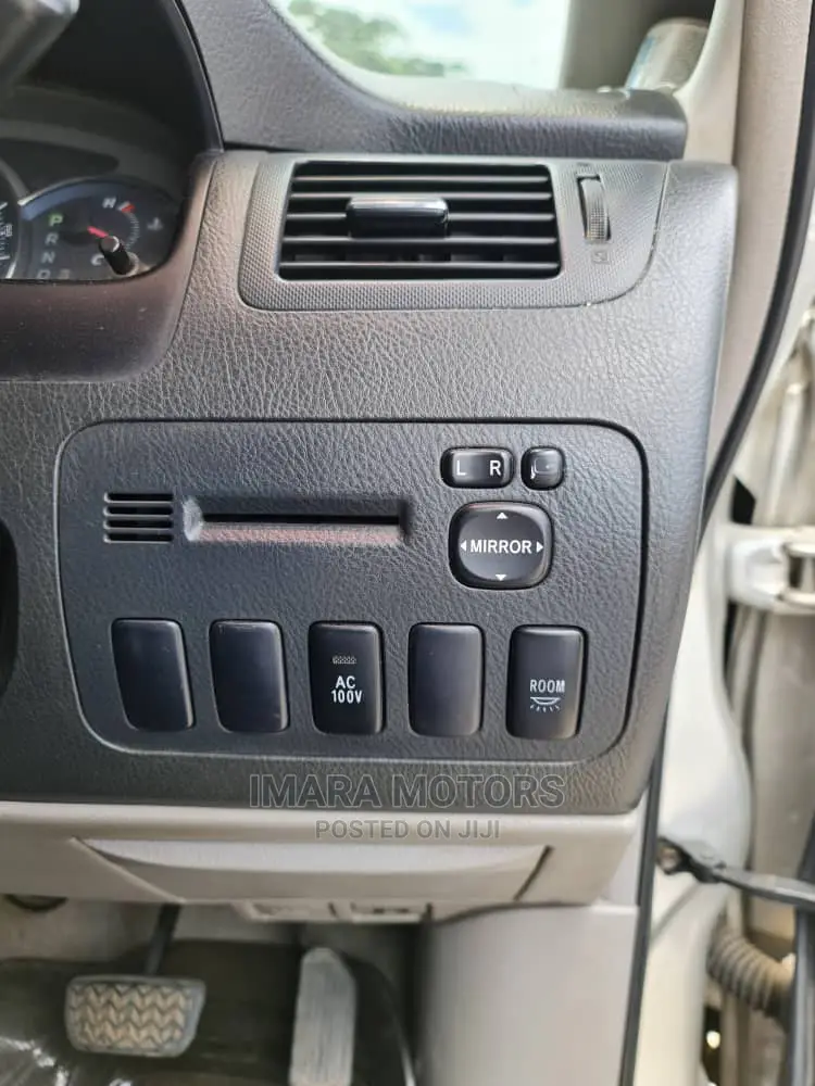 Toyota Alphard 2005 Silver