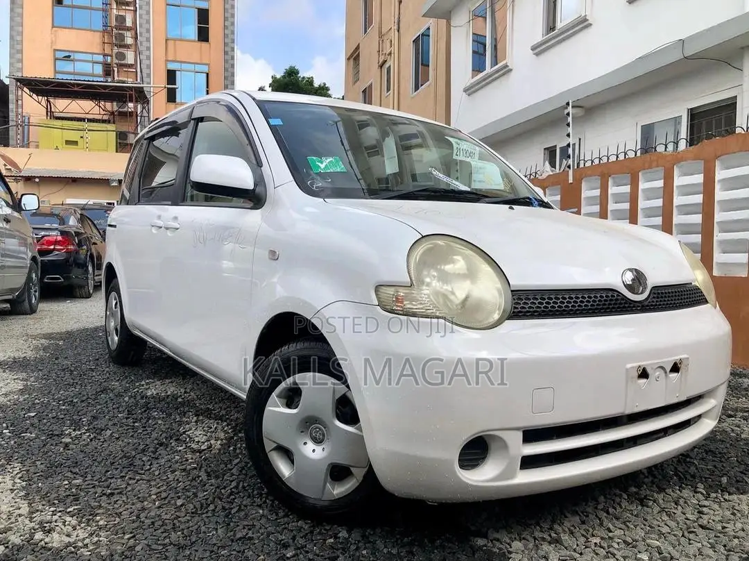 Toyota Sienta 2005 White