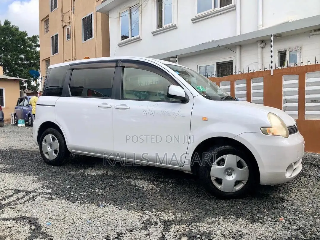 Toyota Sienta 2005 White