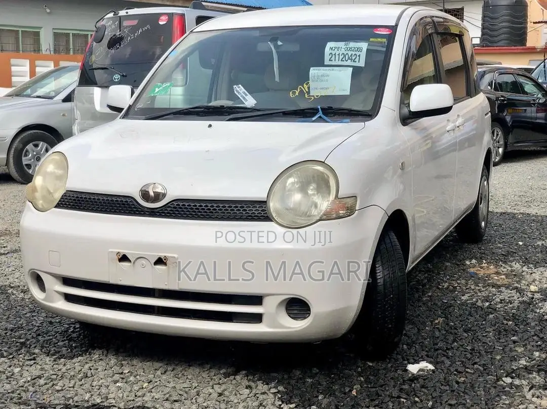 Toyota Sienta 2005 White