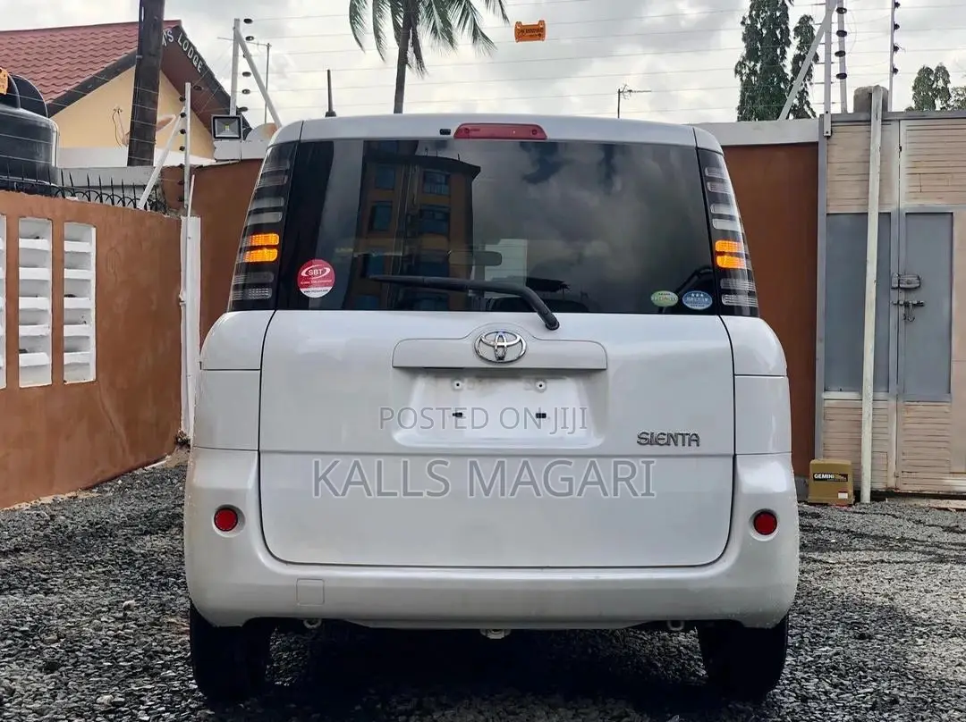 Toyota Sienta 2005 White