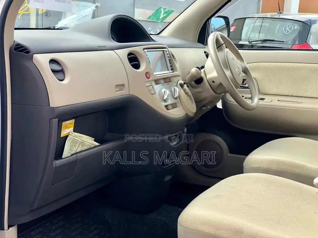 Toyota Sienta 2005 White