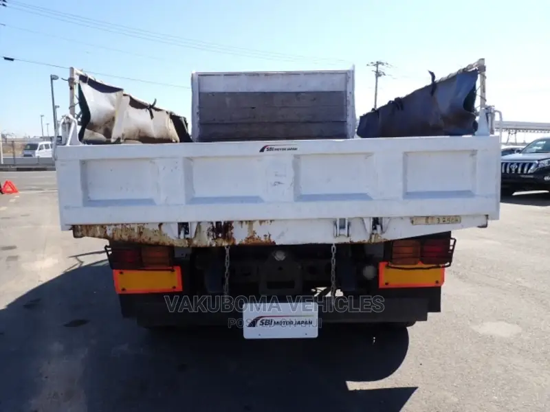 Mitsubishi Fuso Fighter Trucks