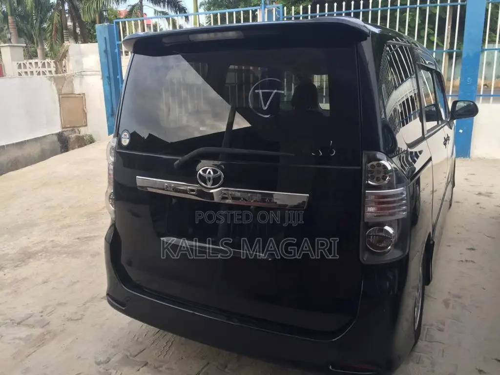 Toyota Noah 2009 Black