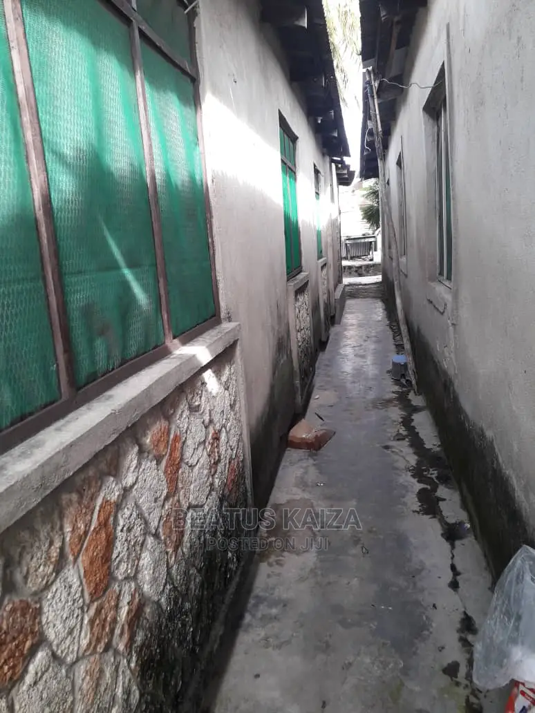 3bdrm House in Mikochen A Near, Mikocheni for sale