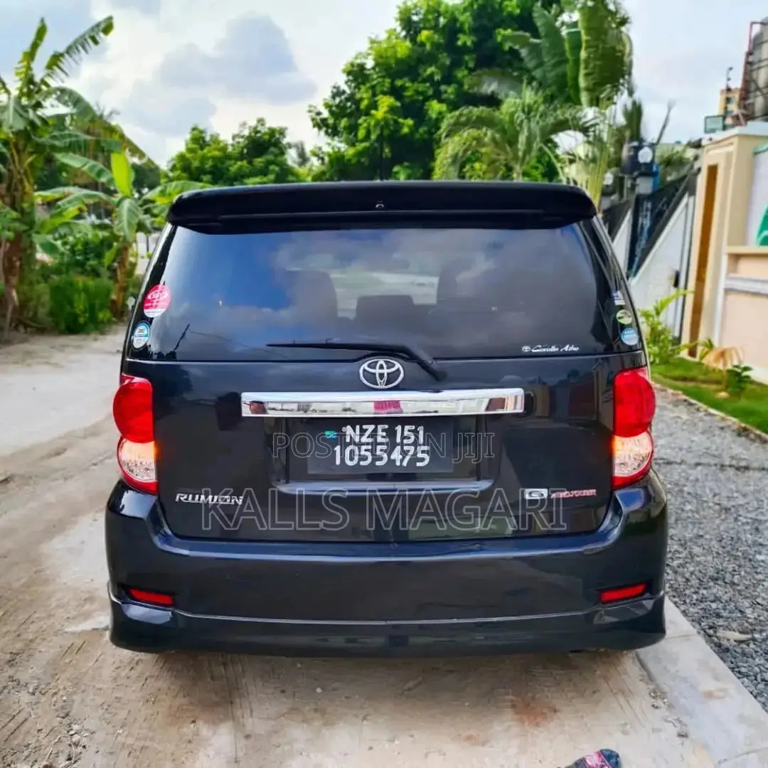 Toyota Corolla Rumion 2009 Black