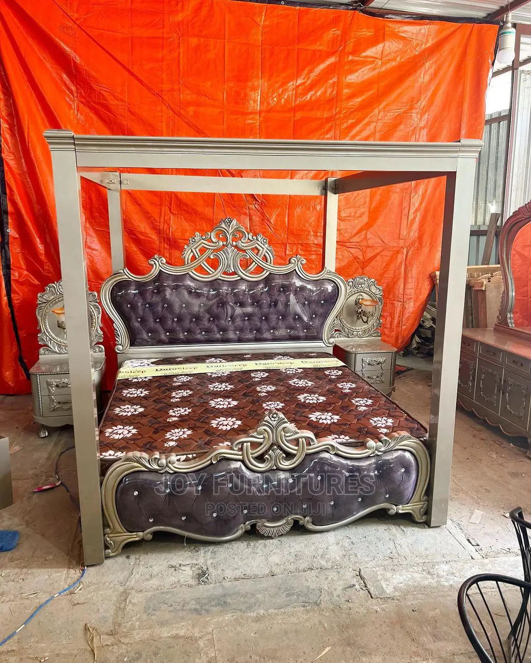 King's Bed