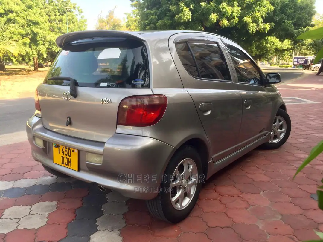 Toyota Vitz 2004 1.3 AWD 3dr Gray