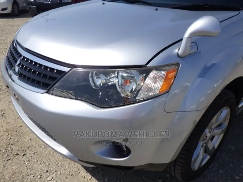 Mitsubishi Outlander 2011 Silver