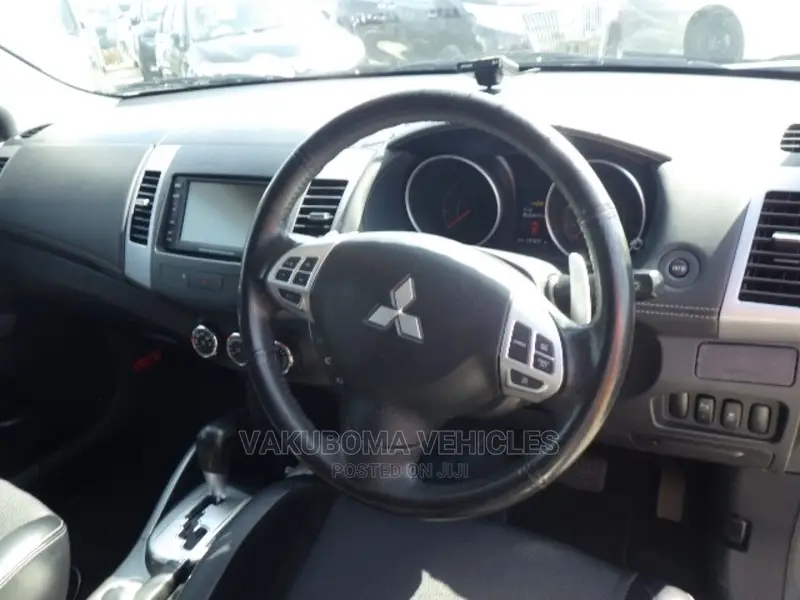 Mitsubishi Outlander 2011 Silver
