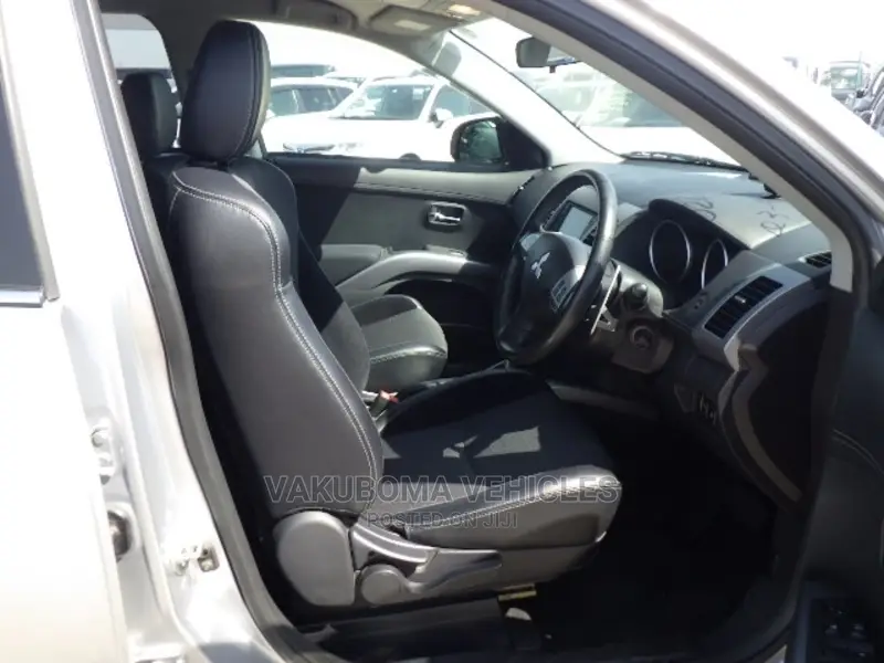 Mitsubishi Outlander 2011 Silver