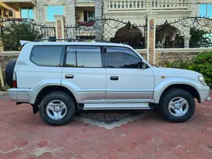 Toyota Land Cruiser 2021 Pearl