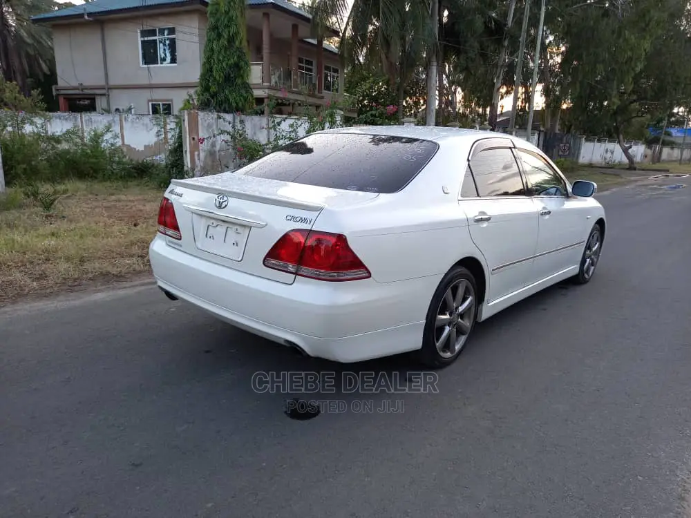 Toyota Crown 2005 White