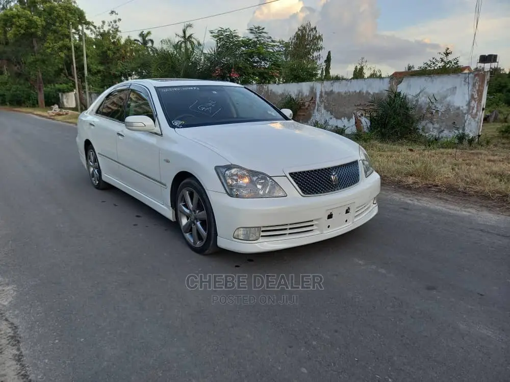 Toyota Crown 2005 White